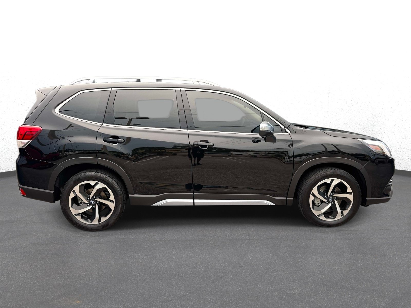 Used 2024 Subaru Forester Touring AWD/4WD image 2