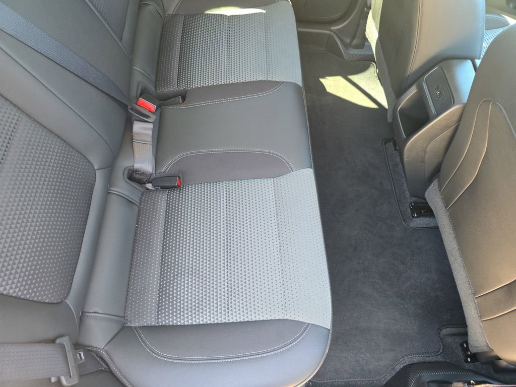 Used 2025 Chevrolet Trax LT w/ LT Convenience Package image 11
