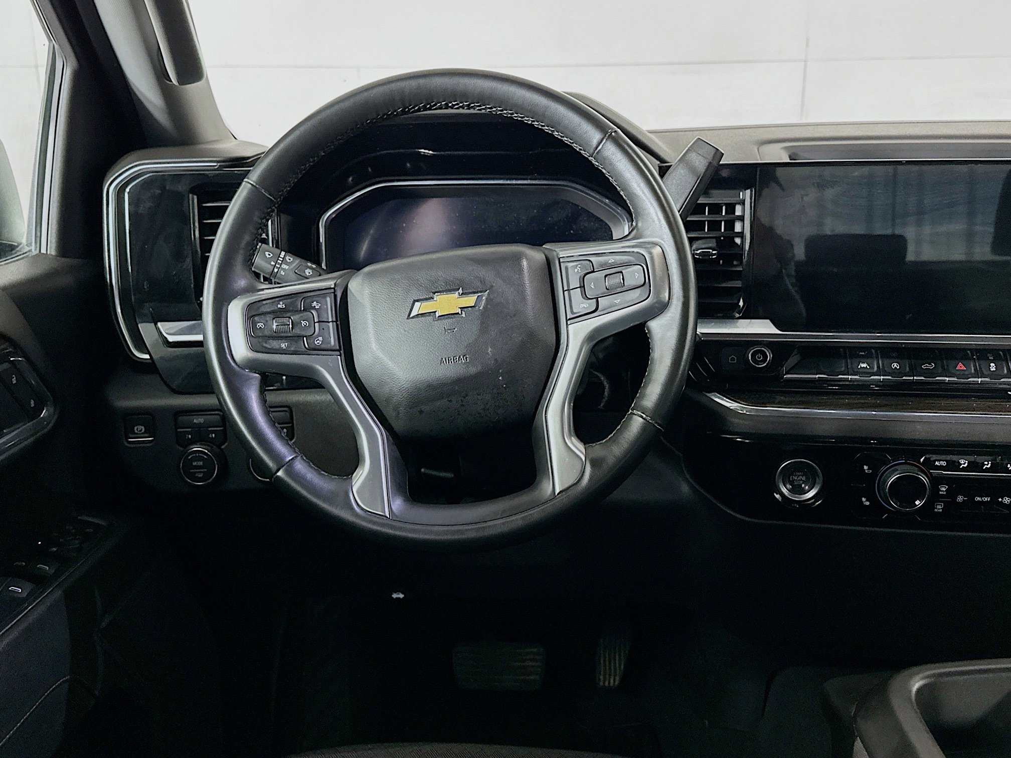 Used 2024 Chevrolet Silverado 1500 LT image 17