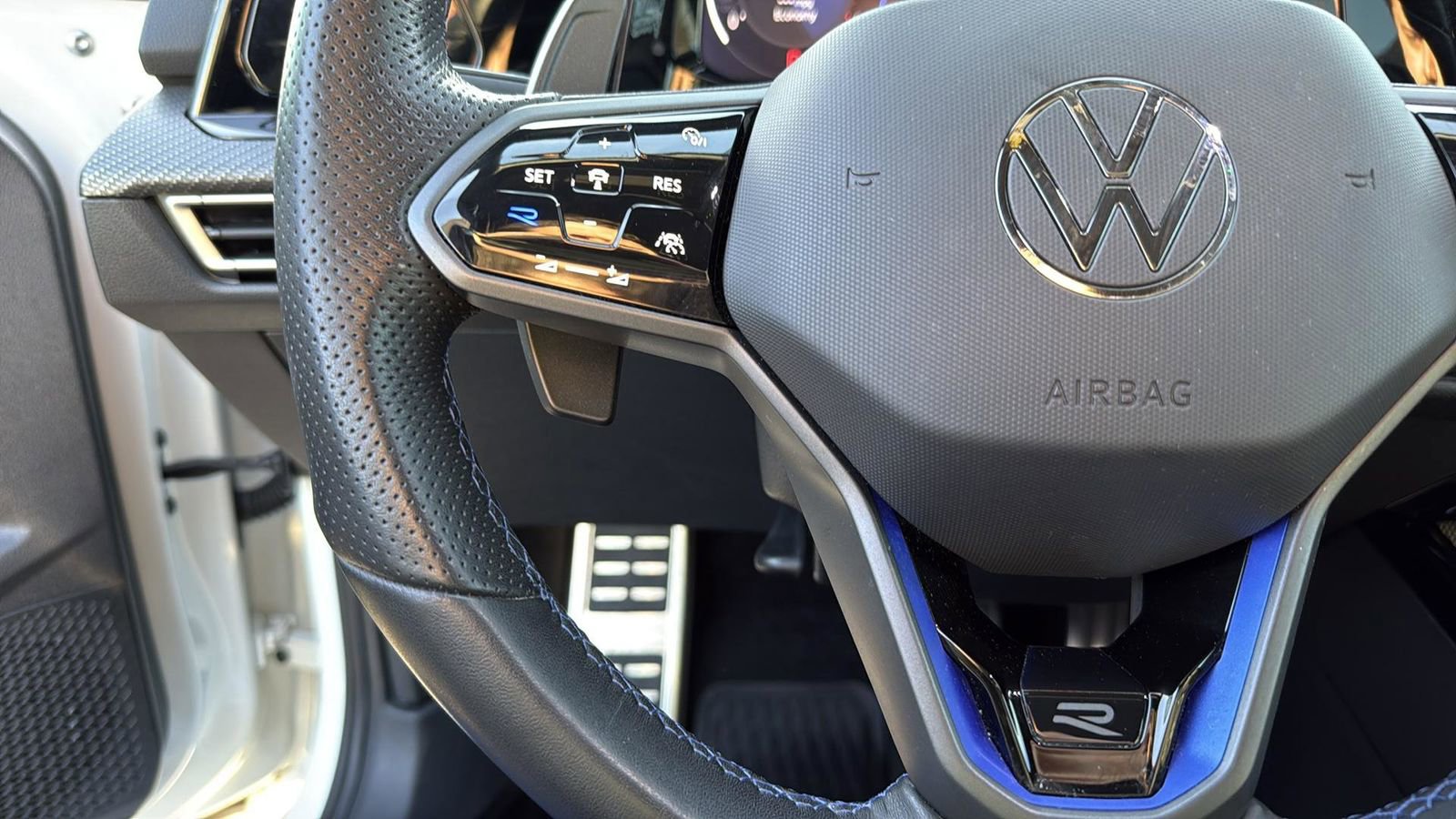 Used 2024 Volkswagen Golf R image 17