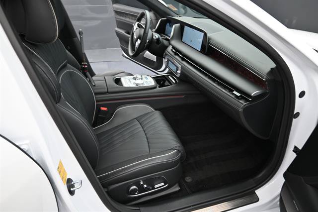 Used 2025 Genesis G90 3.5T AWD/4WD image 23