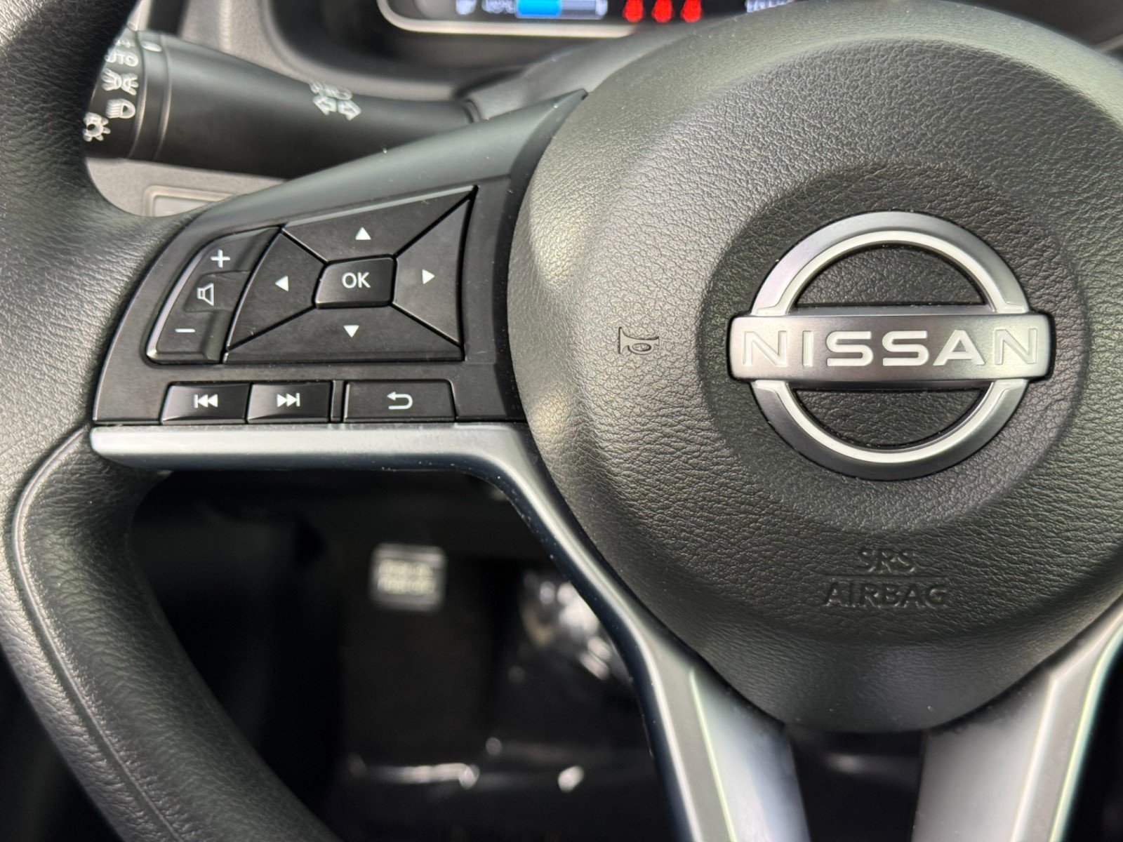 Used 2025 Nissan Leaf S image 19