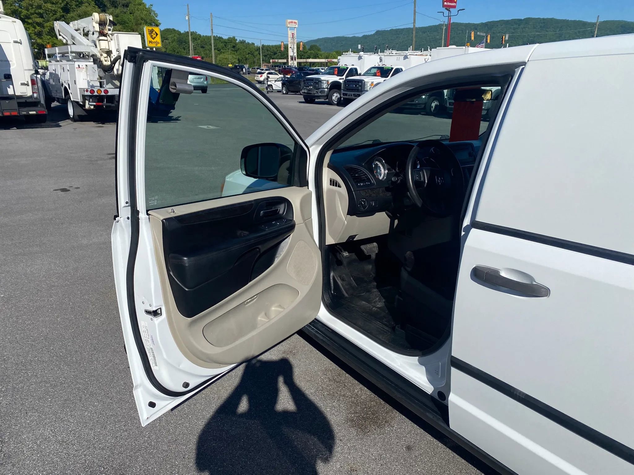 Used 2014 RAM C/V Tradesman FWD image 7
