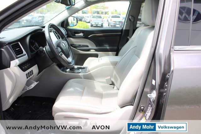 Used 2014 Toyota Highlander Limited Platinum FWD image 18