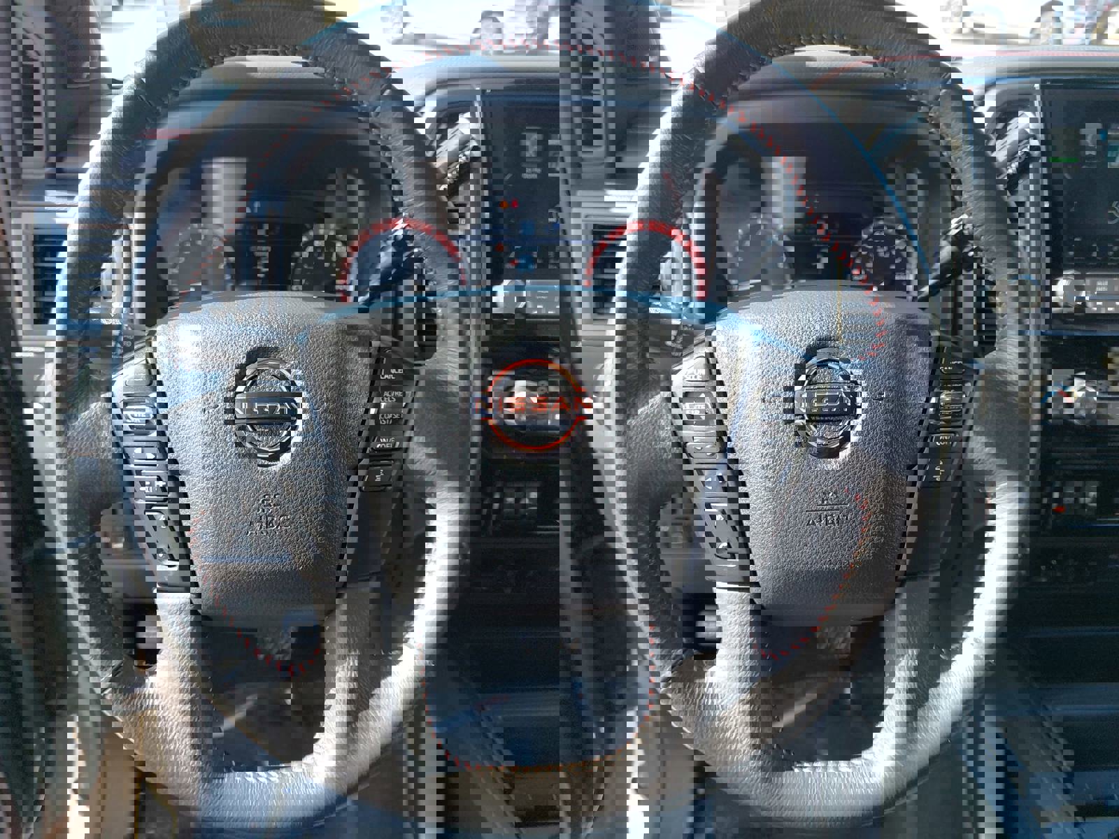 Used 2024 Nissan Titan PRO-4X image 16