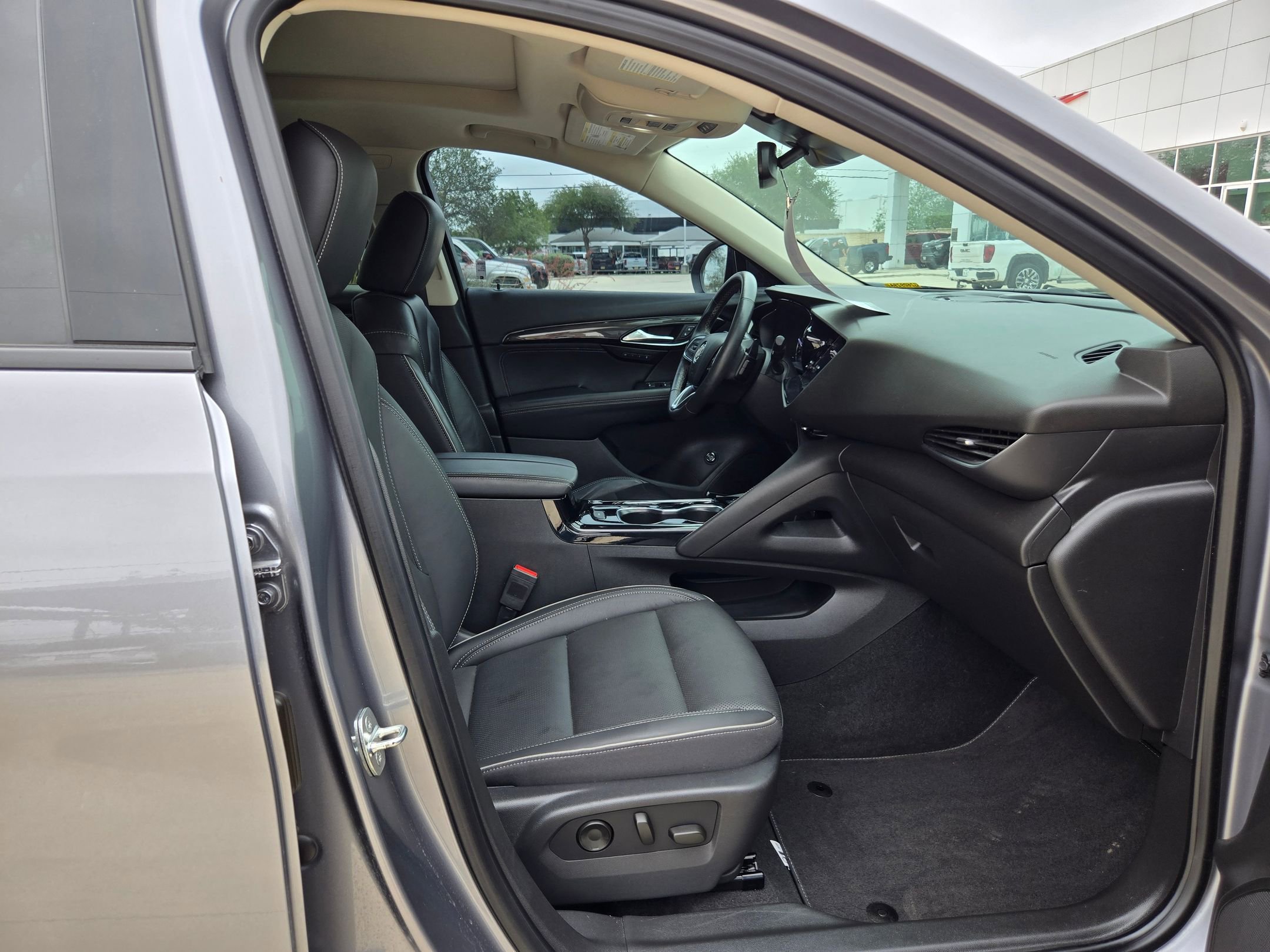 Certified 2021 Buick Envision Essence w/ Technology Package I FWD image 23