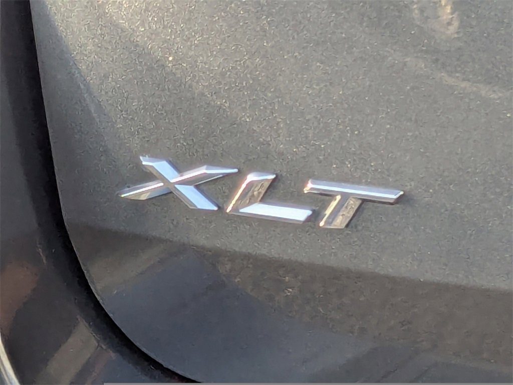 Used 2020 Ford Explorer XLT image 18