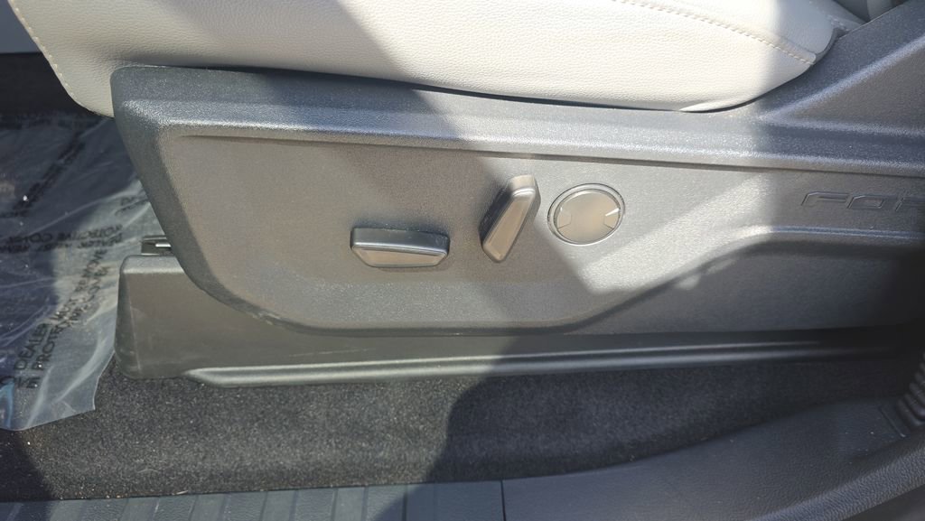 Used 2025 Ford F150 Lightning Flash image 19