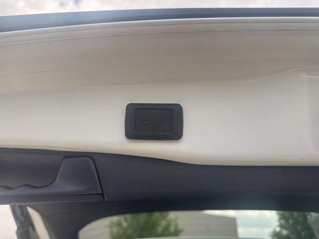 Used 2025 Toyota RAV4 XLE Premium image 7