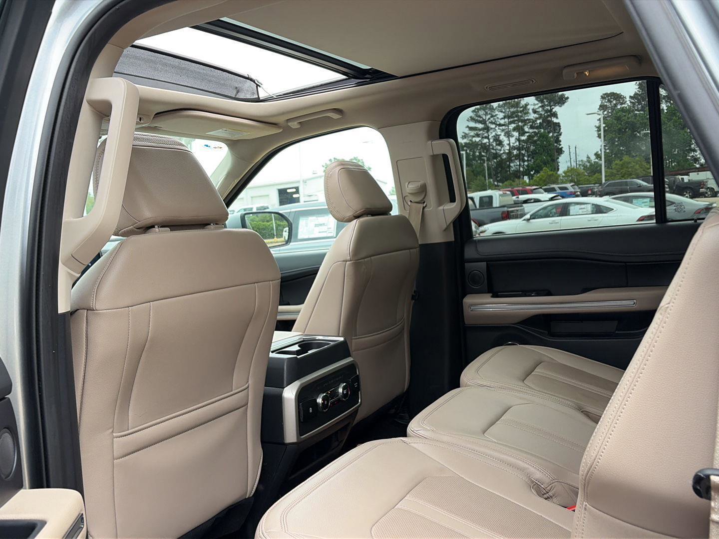 Used 2024 Ford Expedition Max Limited AWD/4WD image 4
