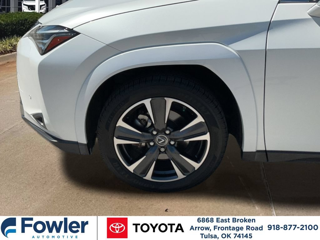 Used 2022 Lexus UX 200 w/ Premium Package FWD image 32