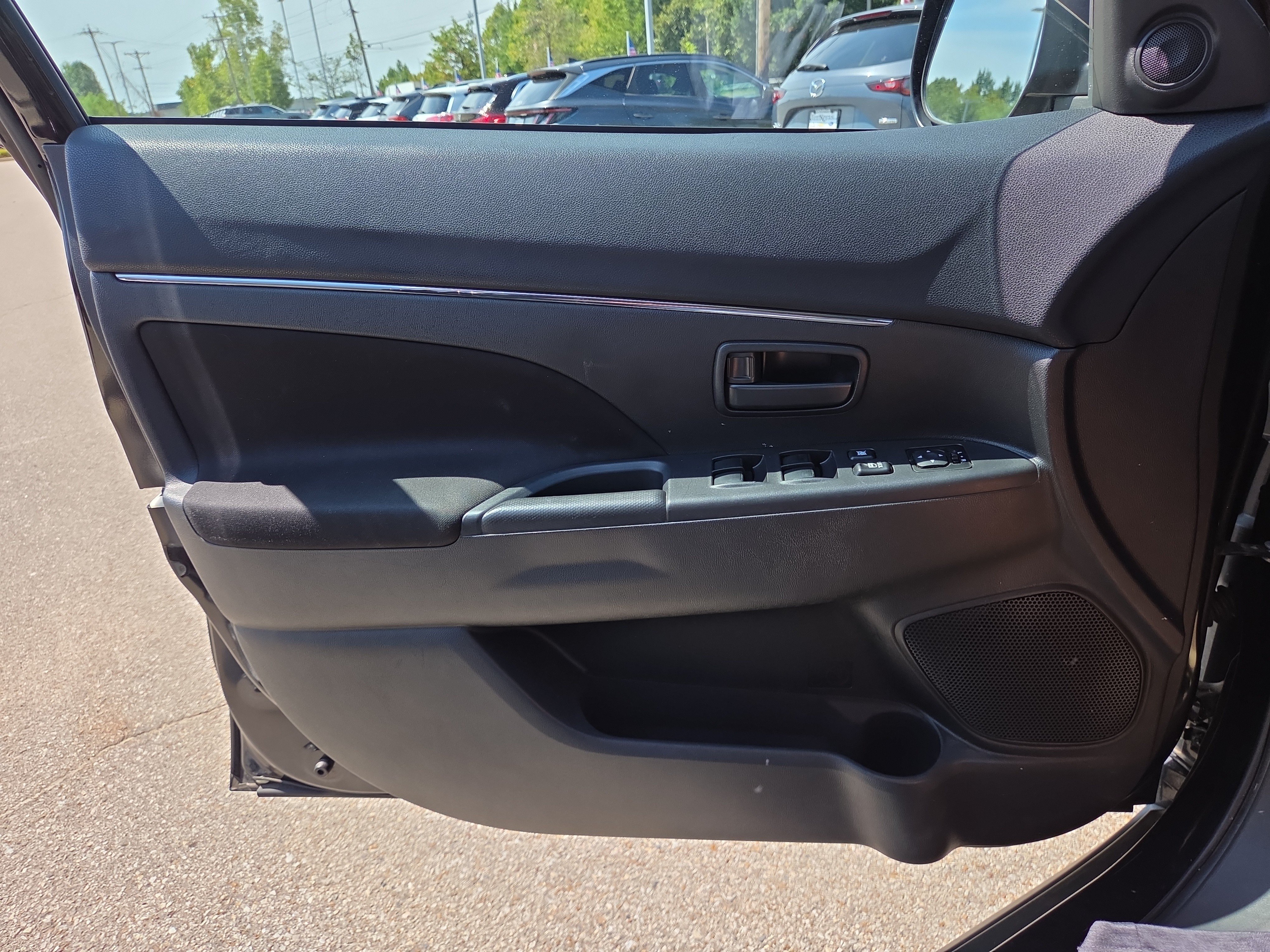 Used 2014 Mitsubishi Outlander Sport ES FWD image 17