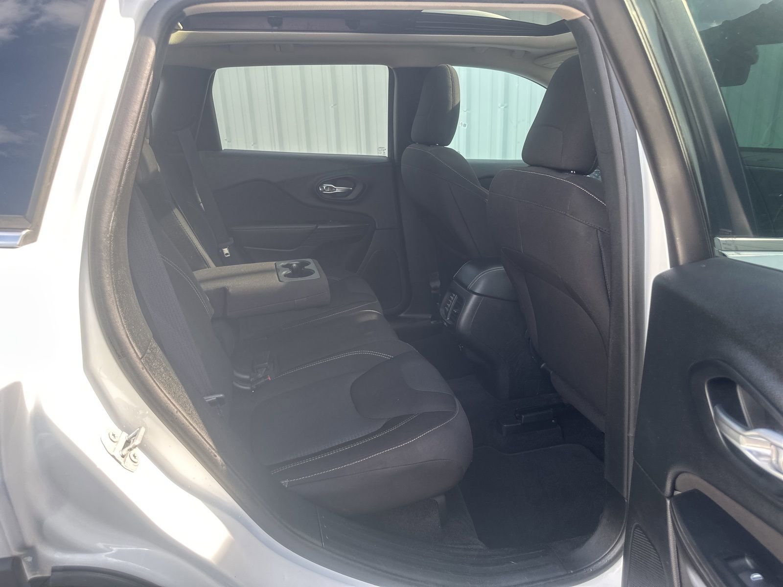 Used 2017 Jeep Cherokee Latitude w/ Comfort/Convenience Group image 14