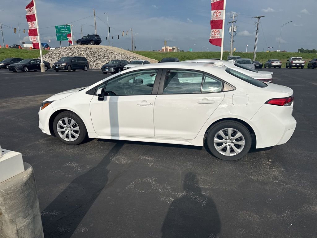 Used 2024 Toyota Corolla LE image 5
