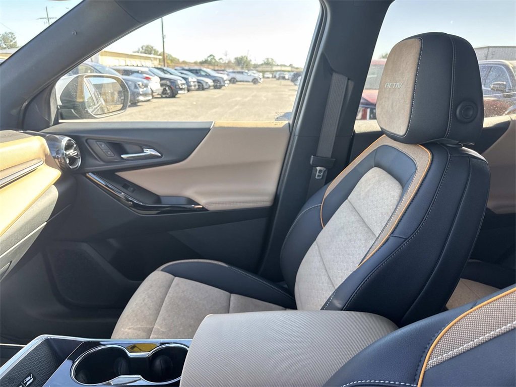 Used 2025 Chevrolet Equinox ACTIV w/ Safety and Technology Package image 30