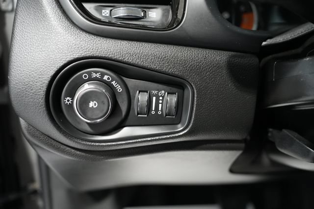 Used 2019 Jeep Renegade Altitude w/ Quick Order Package 2XM AWD/4WD image 12
