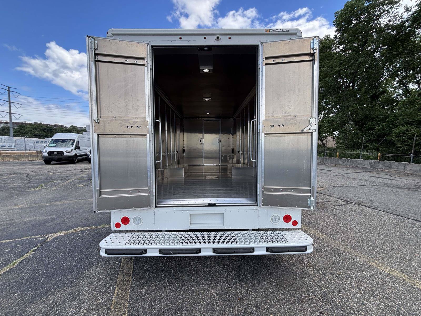 New 2027 Ford E-450 and Econoline 450 Super Duty w/ A/C Prep Package RWD image 10