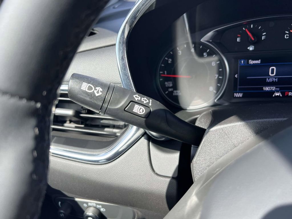 Used 2023 Chevrolet Equinox LT AWD/4WD image 24