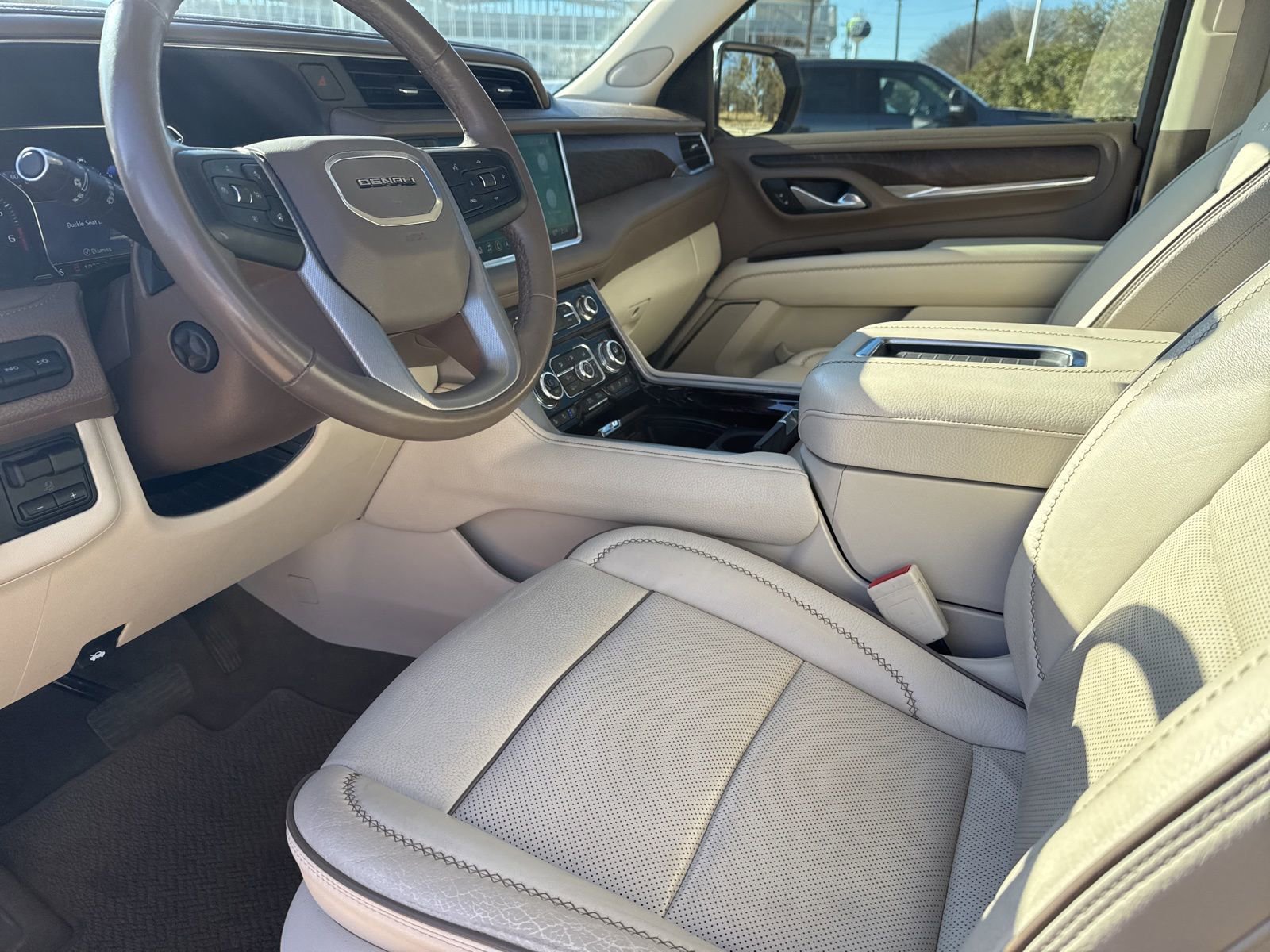 Used 2021 GMC Yukon Denali w/ Denali Ultimate Package image 17