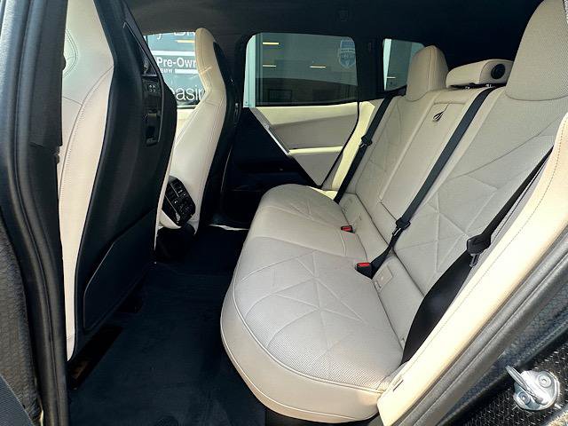 Used 2023 BMW iX xDrive50 w/ Sport Package AWD/4WD image 18