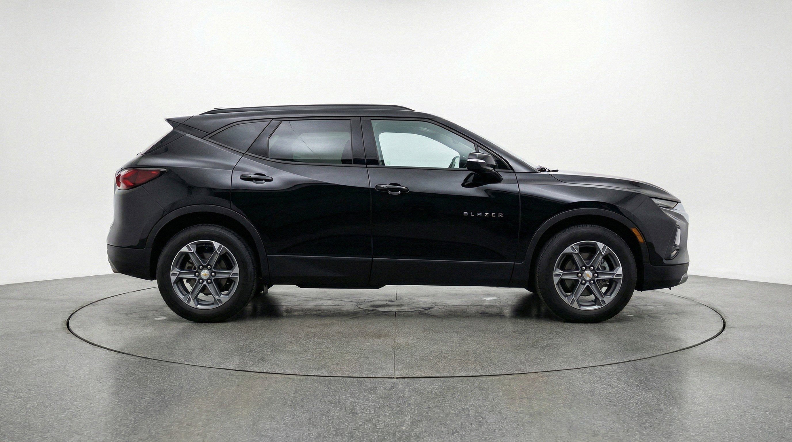 Used 2025 Chevrolet Blazer LT FWD image 11