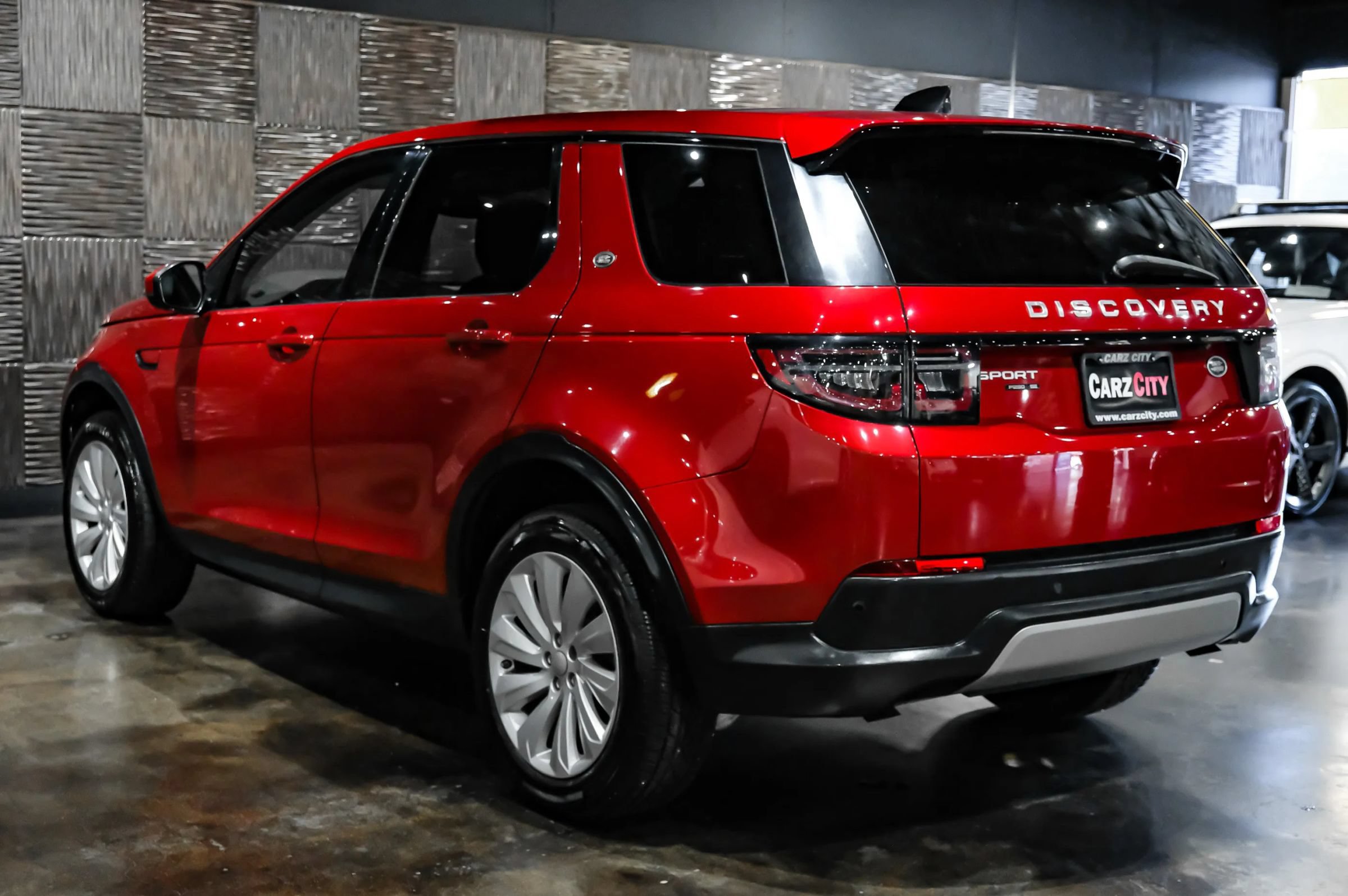 Used 2020 Land Rover Discovery Sport SE AWD/4WD image 11