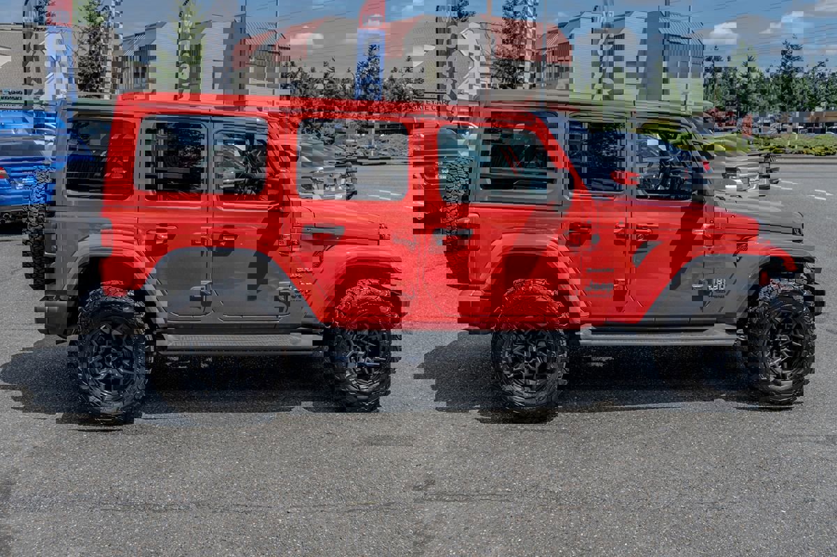 Used 2021 Jeep Wrangler Unlimited Sahara w/ Uconnect 4C Nav & Sound Group image 13