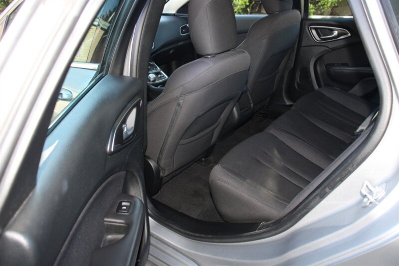 Used 2015 Chrysler 200 Limited w/ Convenience Group FWD image 15