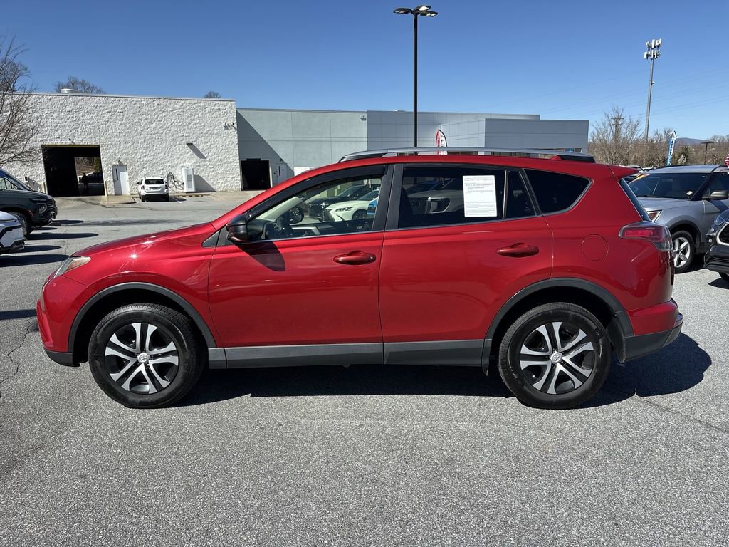 Used 2017 Toyota RAV4 LE image 7
