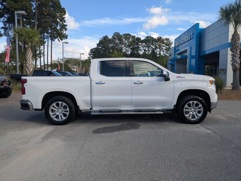 Used 2025 Chevrolet Silverado 1500 LTZ AWD/4WD image 3