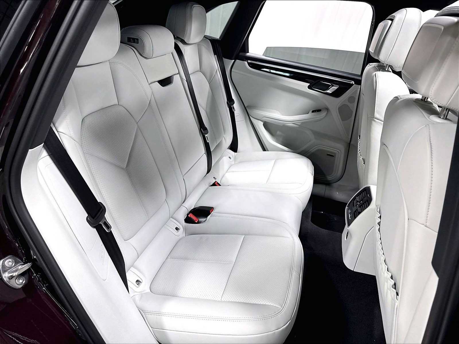 New 2026 Porsche Macan AWD/4WD image 30