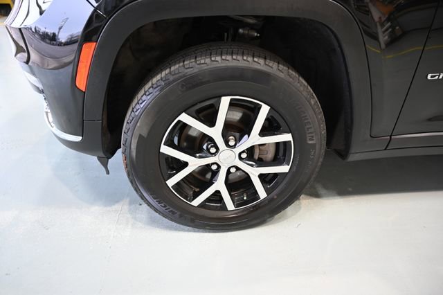 Used 2023 Jeep Grand Cherokee L Limited image 35