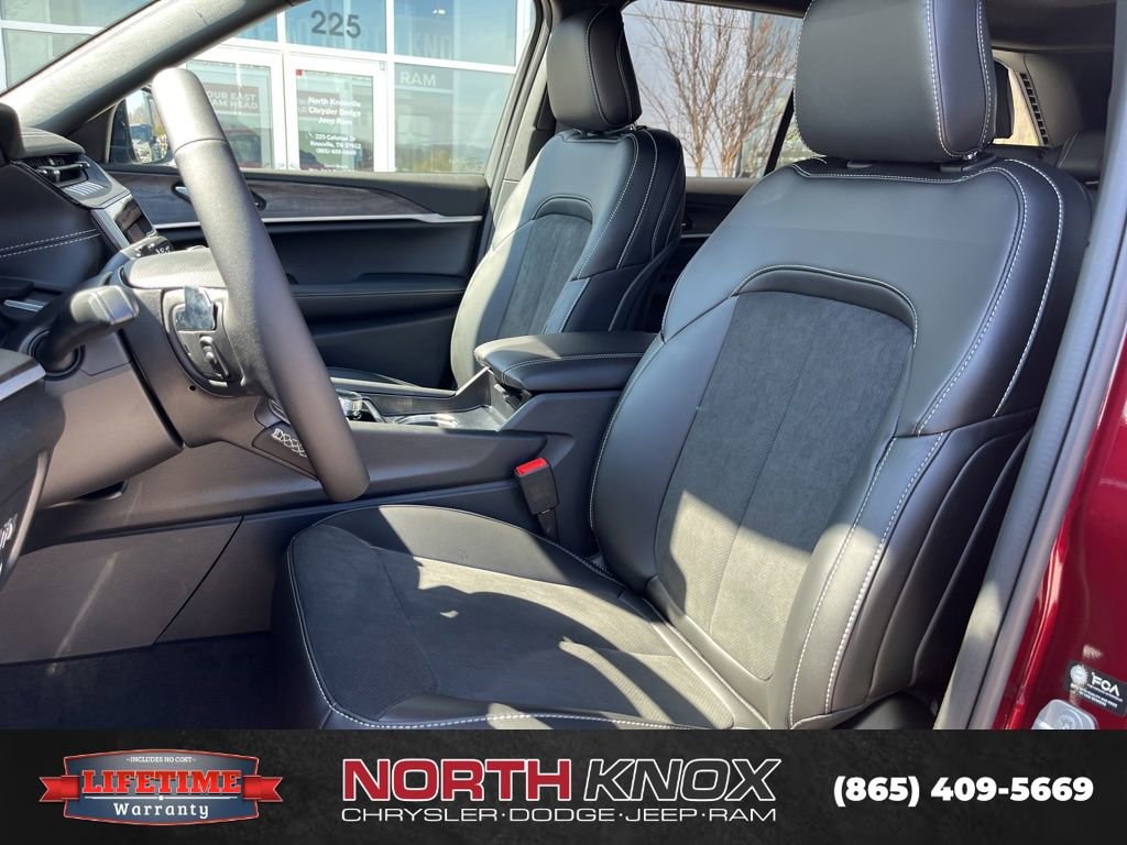 New 2026 Jeep Grand Cherokee Altitude image 4