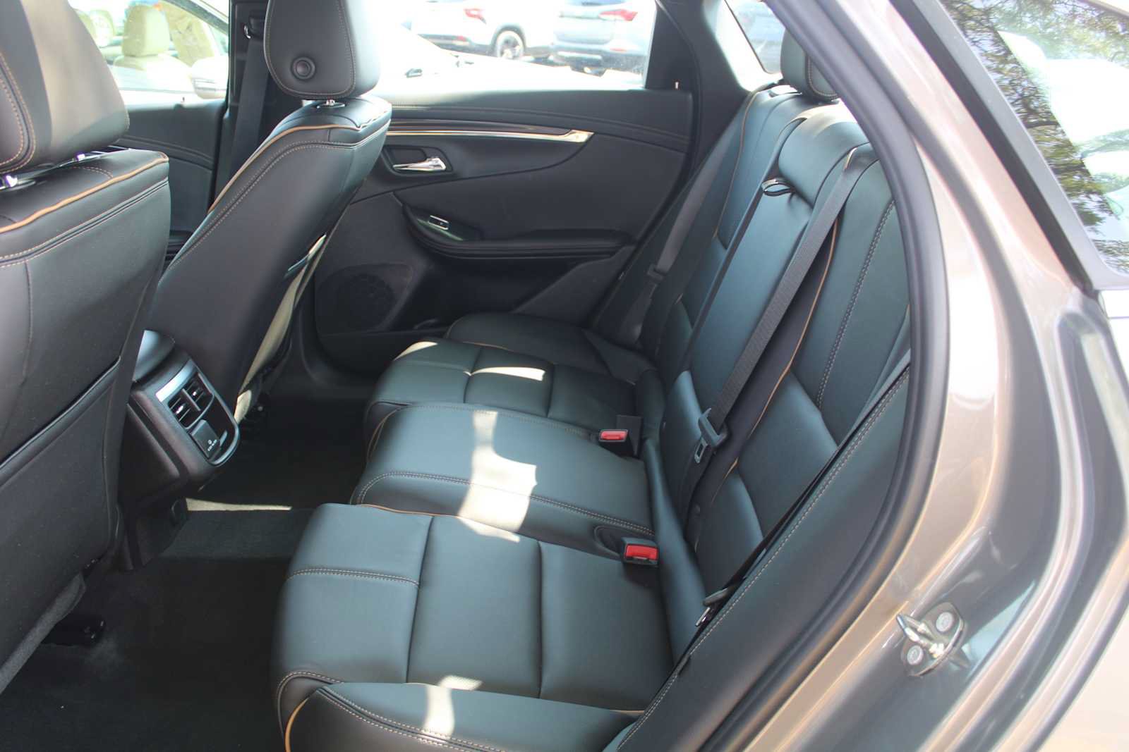 Certified 2018 Chevrolet Impala Premier w/ Premier Confidence Package FWD image 11