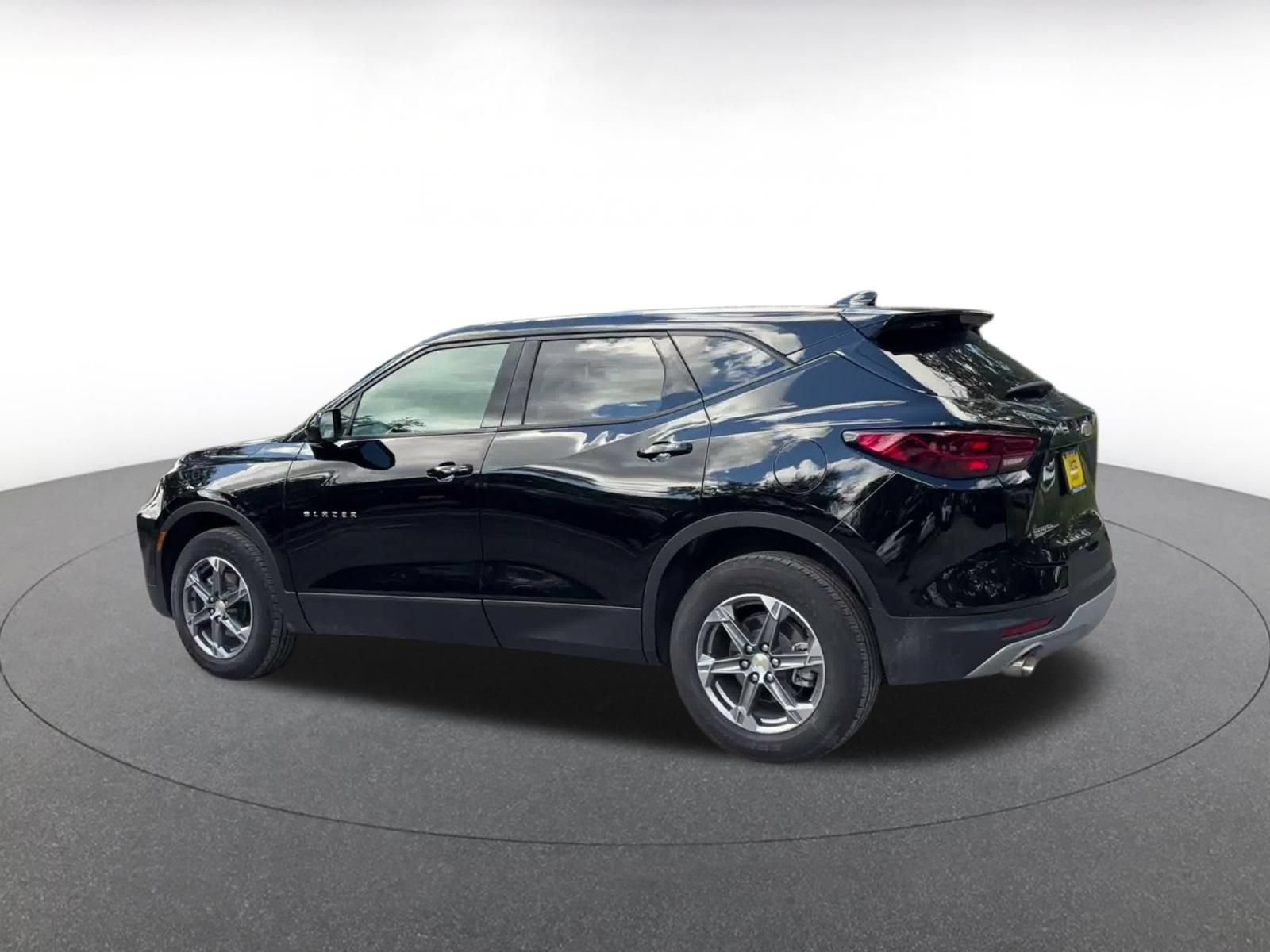 Used 2026 Chevrolet Blazer LT FWD image 9