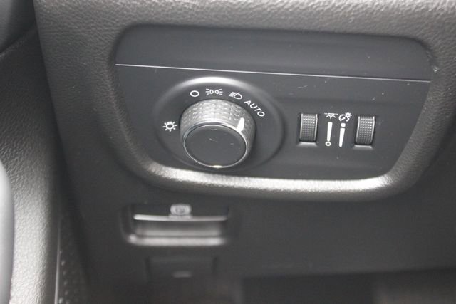 Used 2023 Jeep Grand Cherokee Altitude image 17