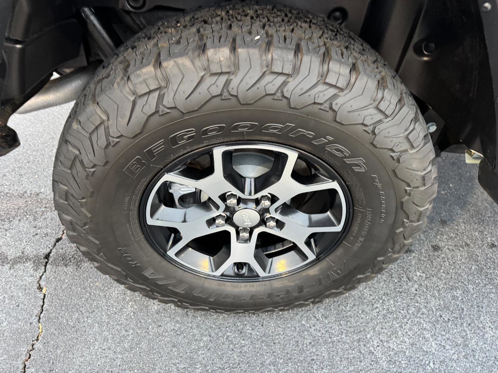 Used 2023 Jeep Wrangler Sport S image 24