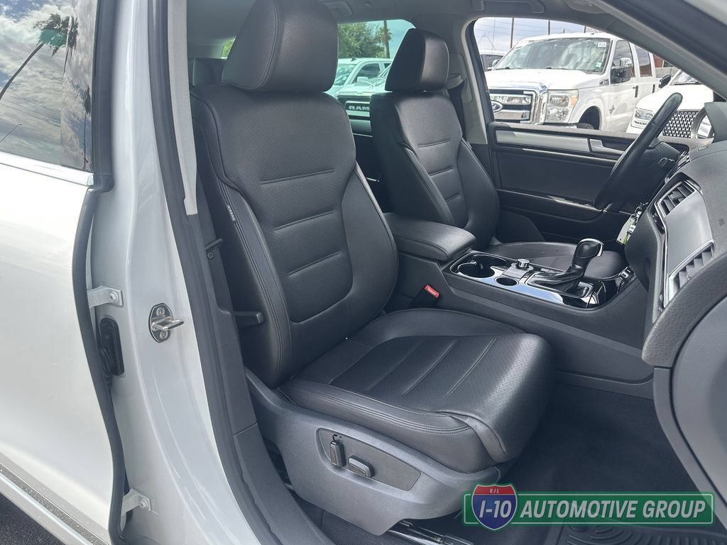Used 2013 Volkswagen Touareg Sport AWD/4WD image 9