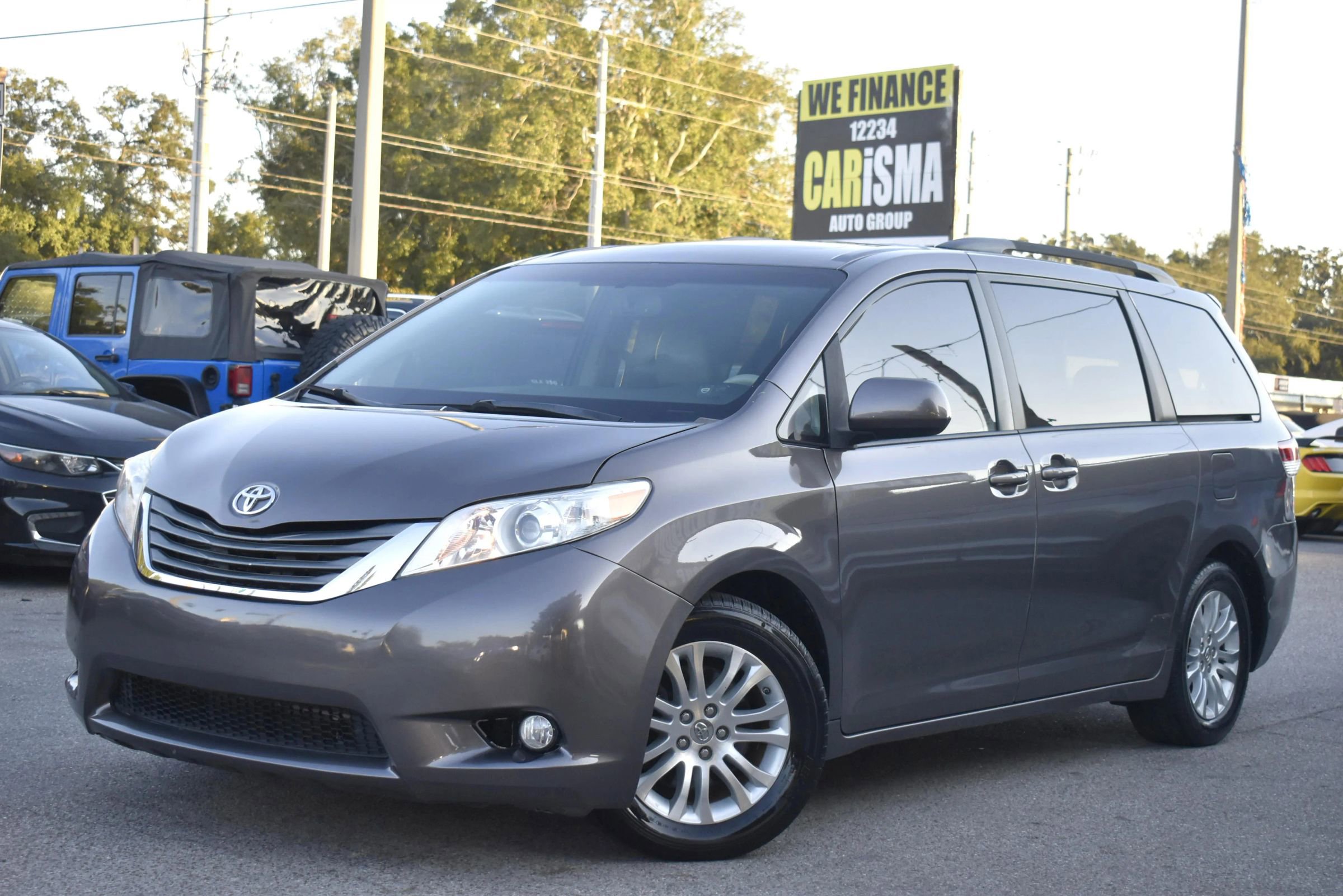 Used 2014 Toyota Sienna XLE image 3