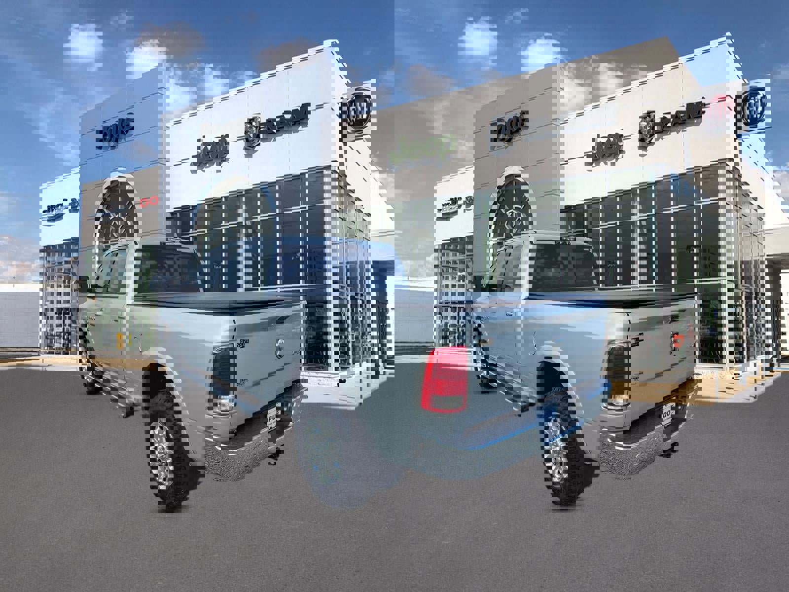 Used 2018 RAM 3500 Laramie image 3