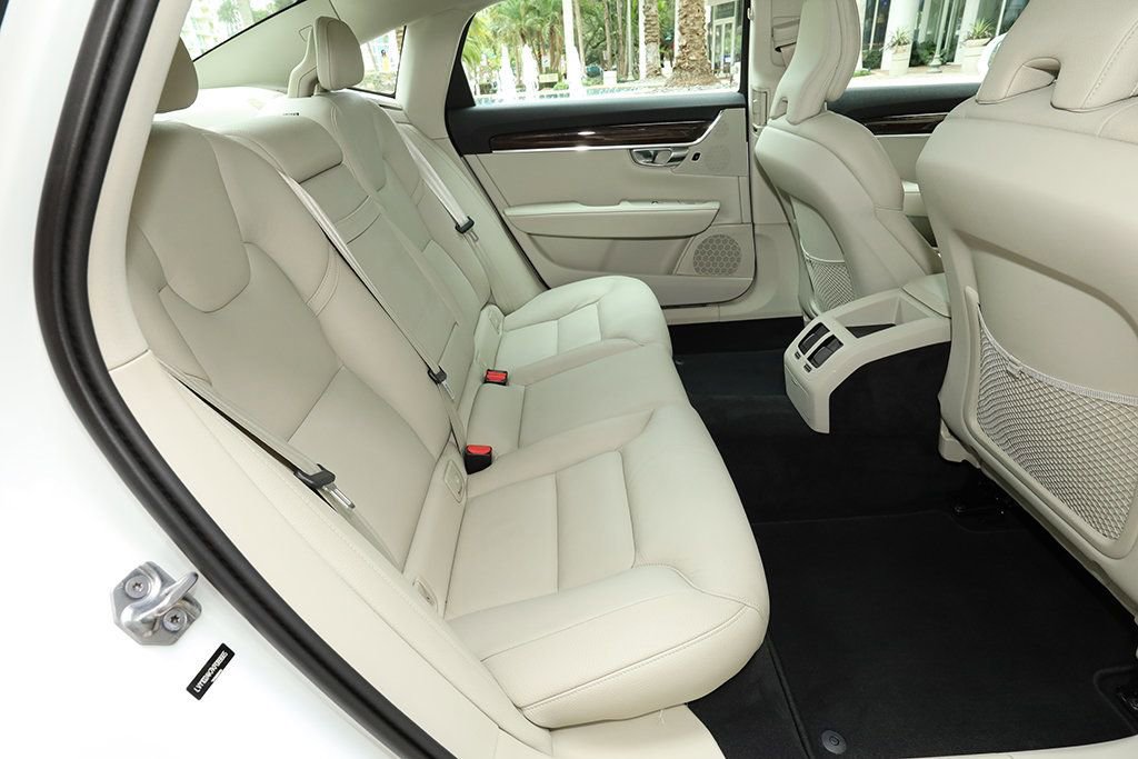 Used 2019 Volvo S90 T5 Momentum image 30