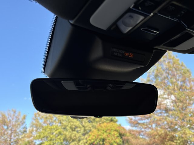 Used 2025 Porsche Macan AWD/4WD image 43