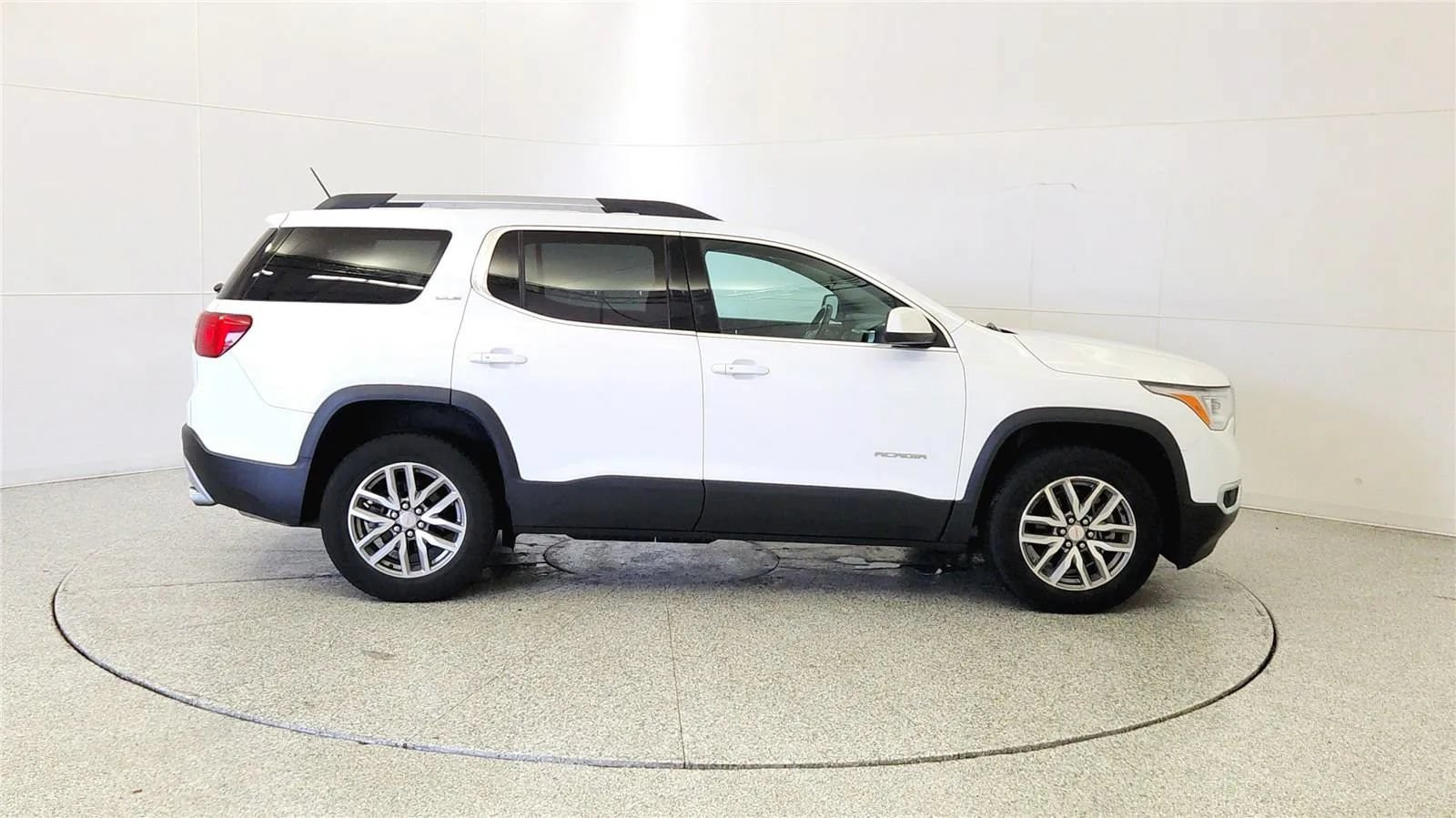 Used 2017 GMC Acadia SLE FWD image 8