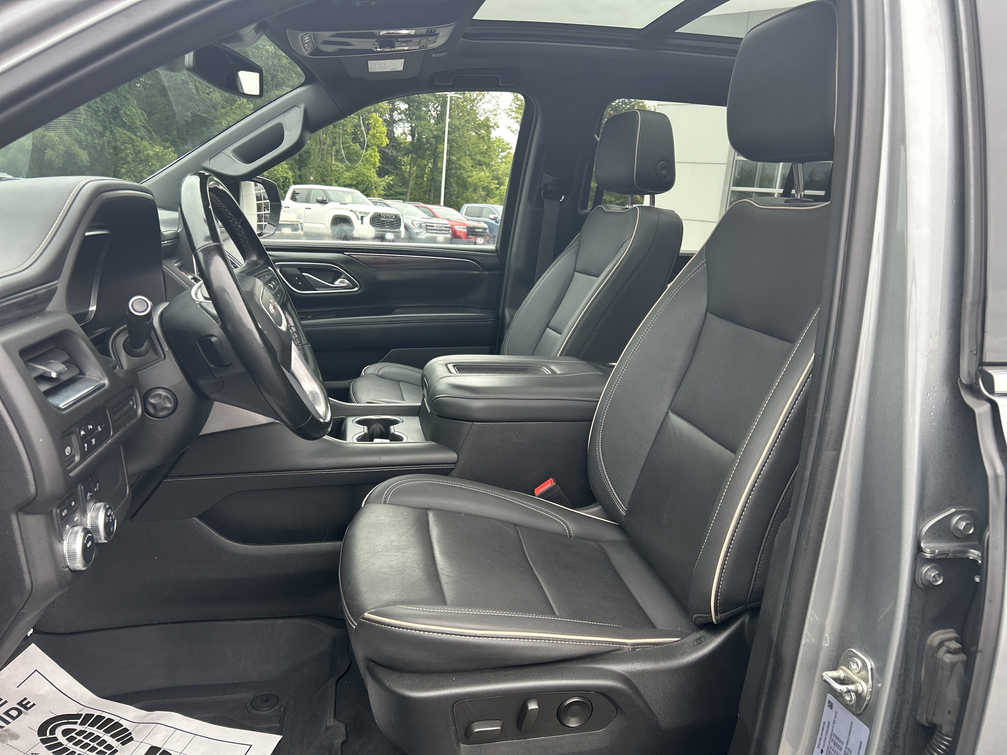 Certified 2023 GMC Yukon XL SLT w/ SLT Premium Package AWD/4WD image 22