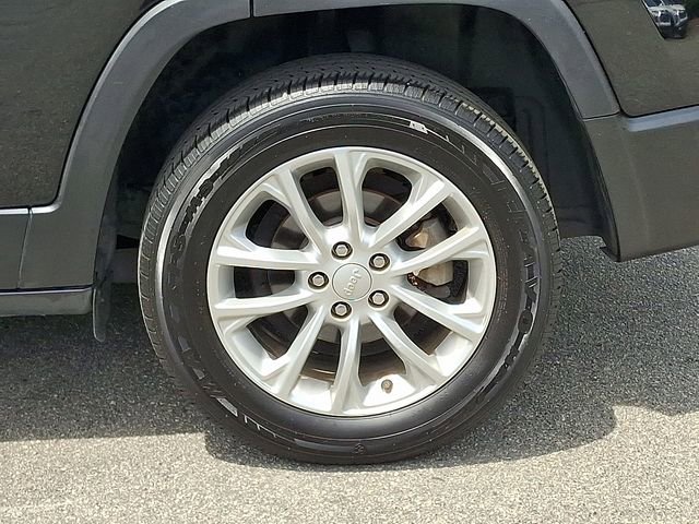Used 2019 Jeep Cherokee Latitude w/ Popular Appearance Group FWD image 26