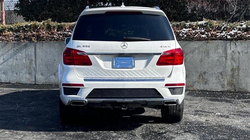 Used 2015 Mercedes-Benz GL 550 4MATIC w/ Driver Assistance Package image 4