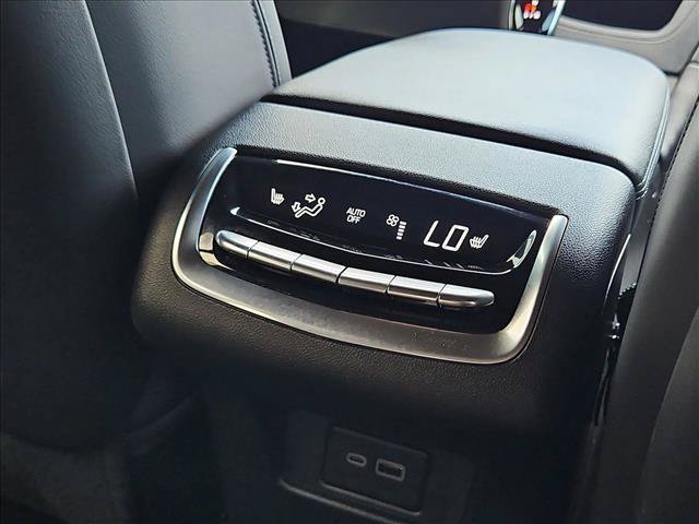 Used 2024 Cadillac XT6 Premium Luxury w/ Technology Package FWD image 24