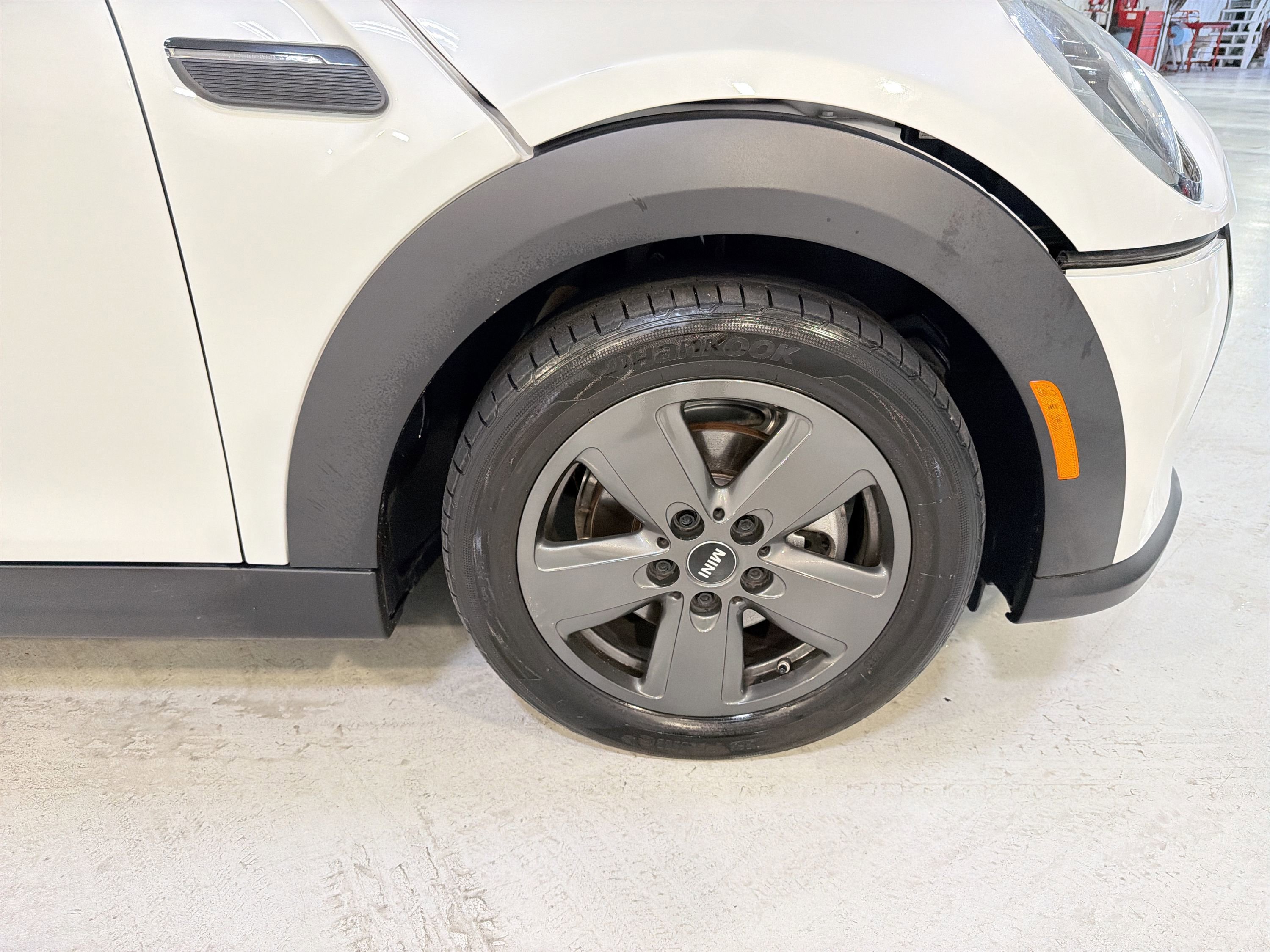 Used 2024 MINI Cooper 2-Door Hardtop w/ Signature Upholstery Package FWD image 30