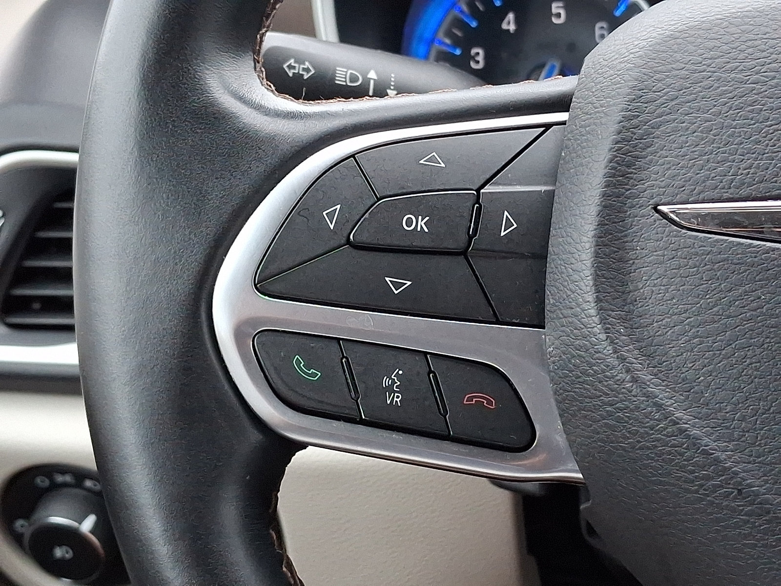 Used 2017 Chrysler Pacifica Touring-L FWD image 20