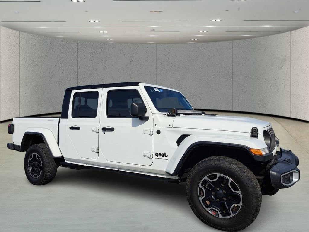 Used 2024 Jeep Gladiator Sport image 3